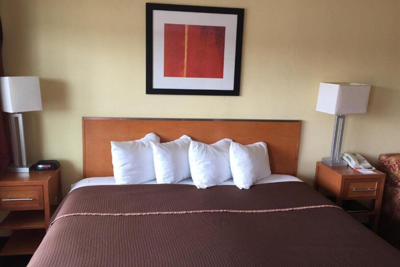 Howard Johnson By Wyndham San Diego Sea World Екстериор снимка