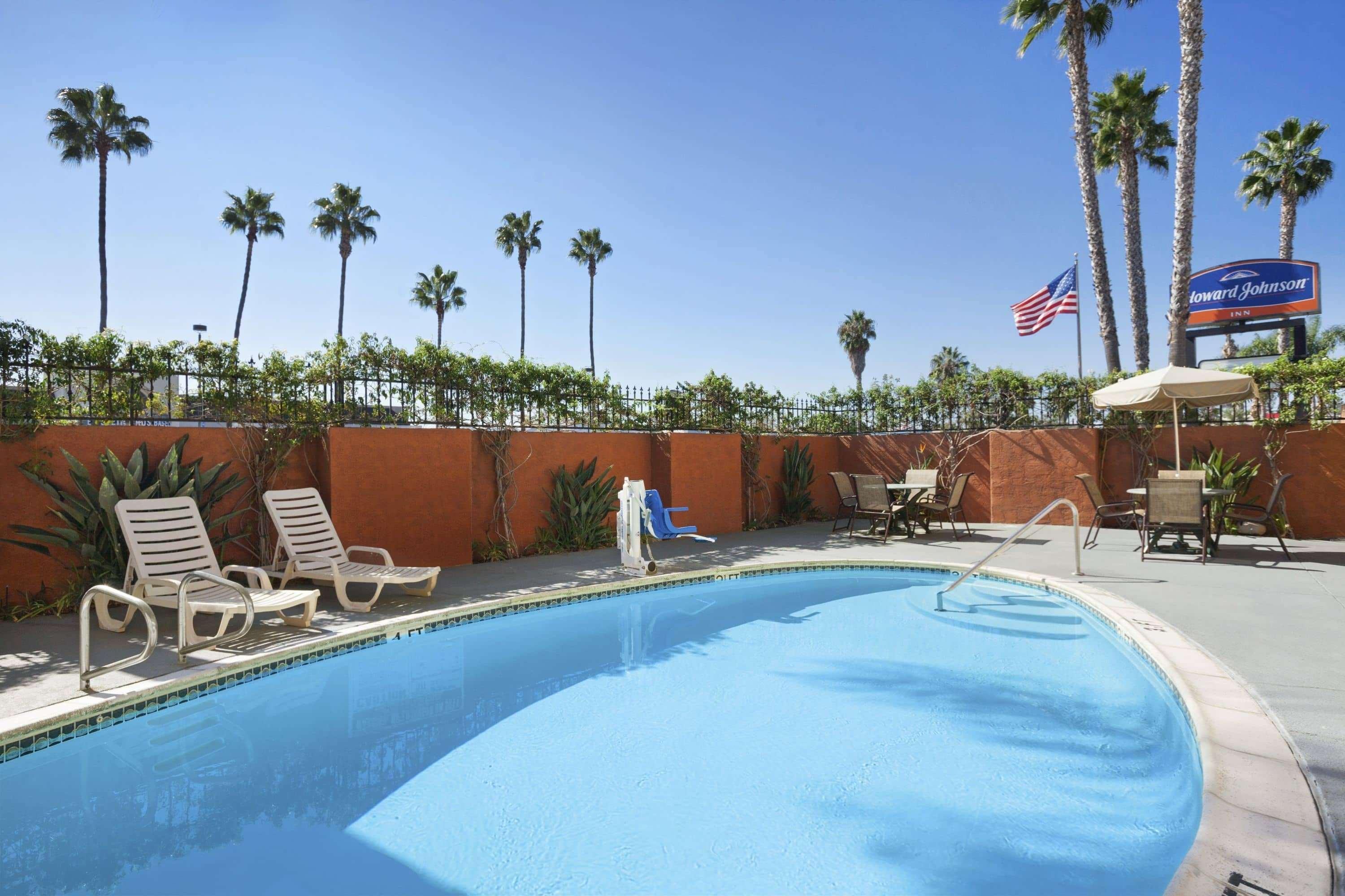 Howard Johnson By Wyndham San Diego Sea World Екстериор снимка