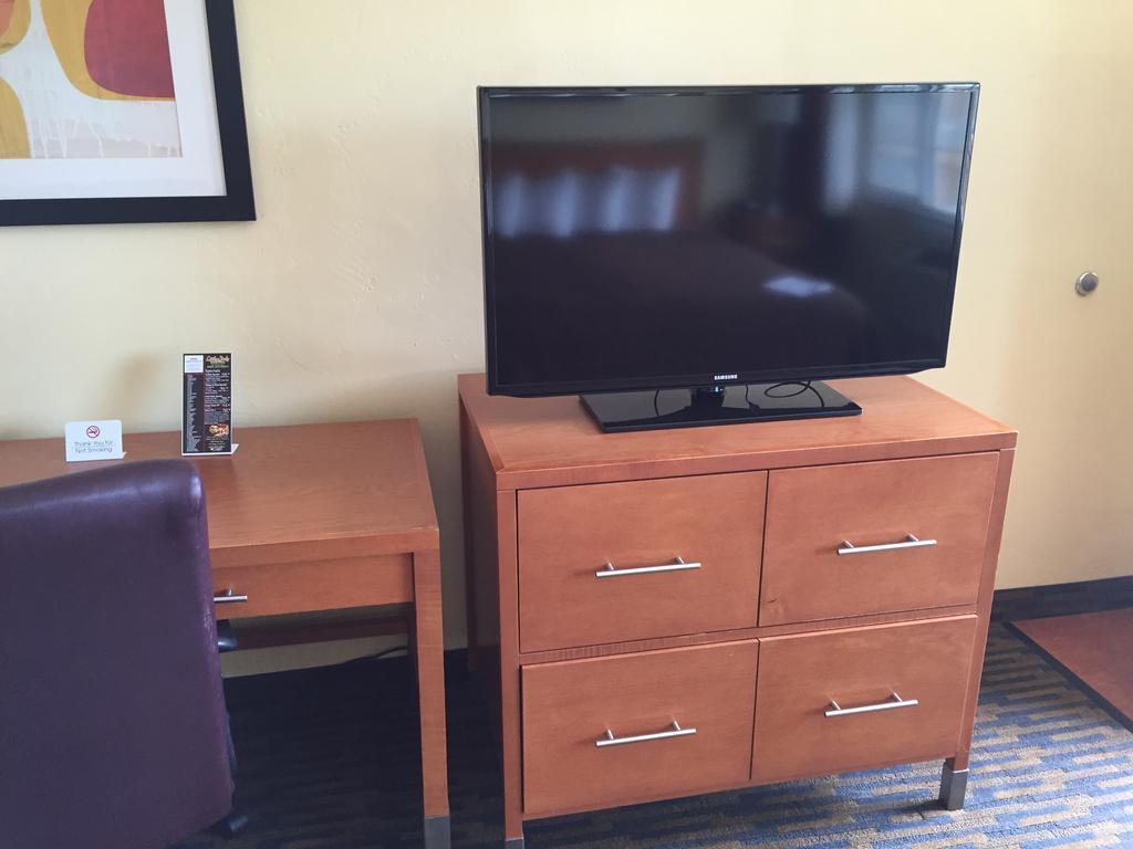 Howard Johnson By Wyndham San Diego Sea World Екстериор снимка