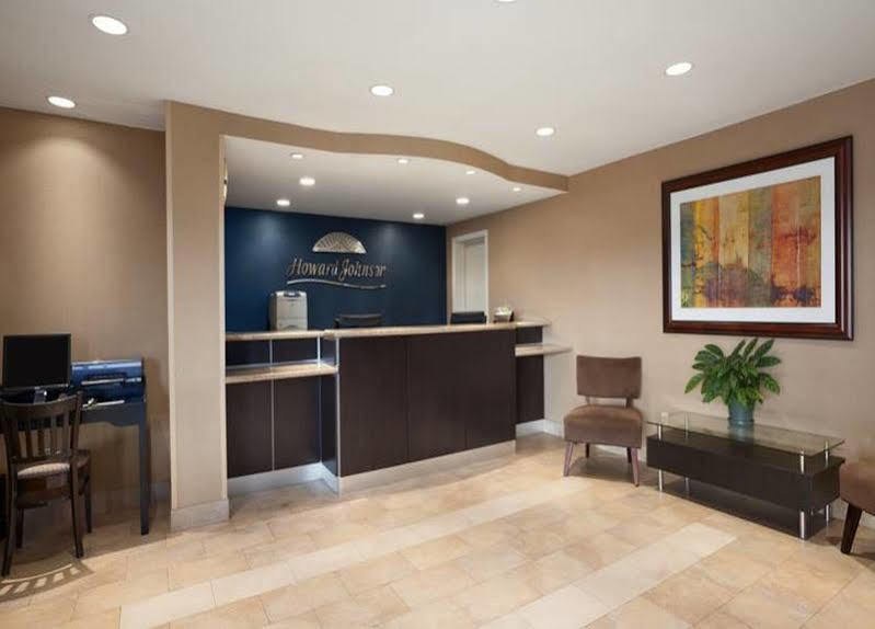 Howard Johnson By Wyndham San Diego Sea World Екстериор снимка